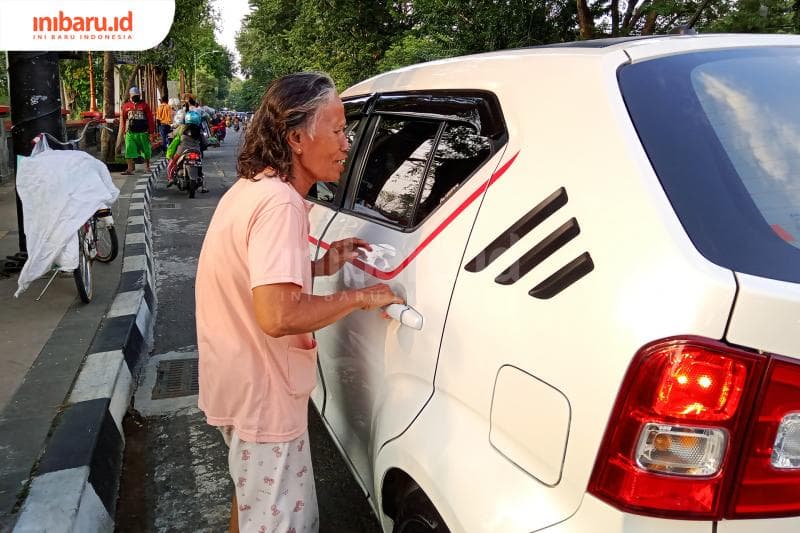 Khoiriyah juga takut dengan corona meski tak pakai masker. (Inibaru.id/ Zulfa Anisah)