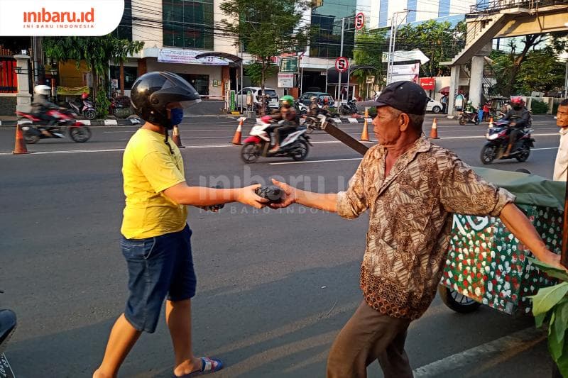 Masyarakat terdampak pandemi bakal menerima bantuan apa pun yang kamu berikan. (Inibaru.id/ Zulfa Anisah)