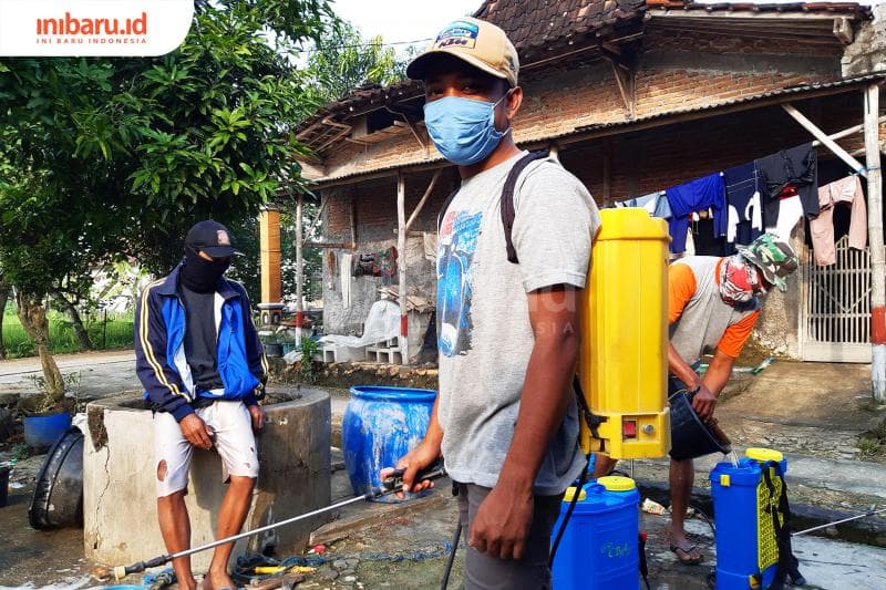 Persiapan penyemprotan disinfektan tiap Minggu. (Inibaru.id/ Julia Dewi Krismayani)