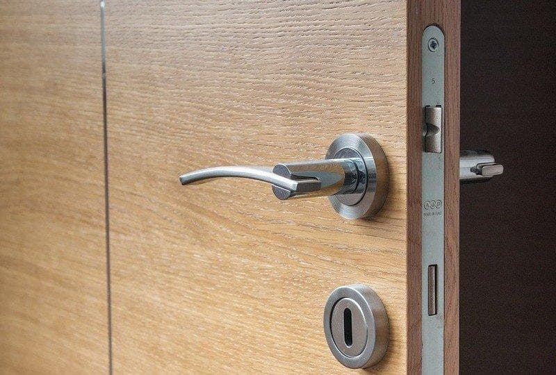 Hati-hati dengan gagang pintu. (Perchenet)