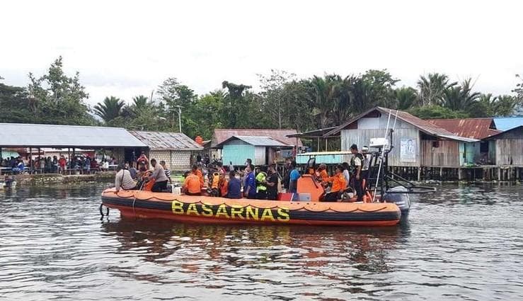 Proses evakuasi yang dilakukan oleh BASARNAS. (Dok. SAR)<br>