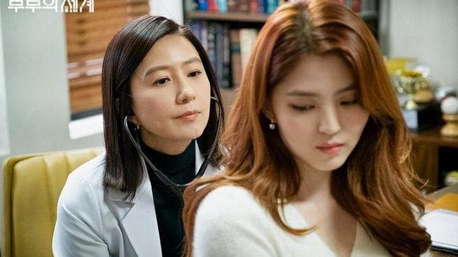 Han So Hee mengidolakan Kim Hee Ae. (JTBC)