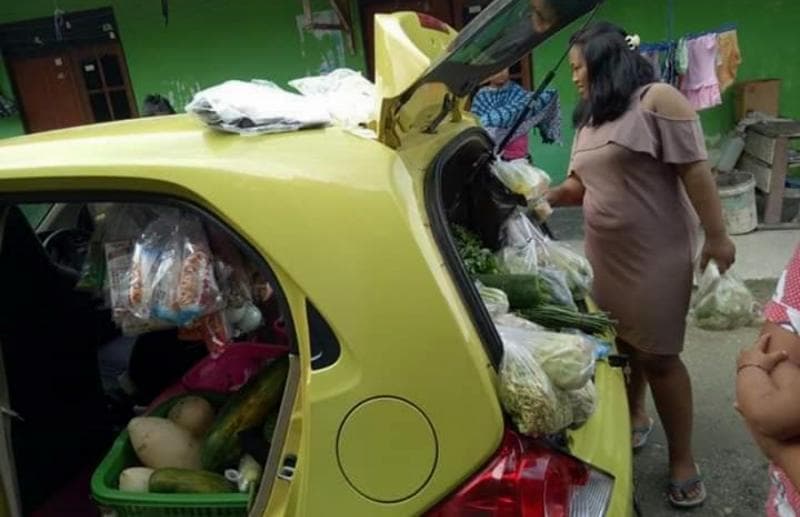 Mobil di Papua dijadikan gerobak penjual sayur (Twitter.com/Jayapuraupdate)