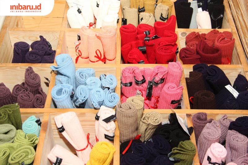 Ina juga menjual koleksinya secara daring. (Inibaru.id/ Triawanda Tirta Aditya)<br>