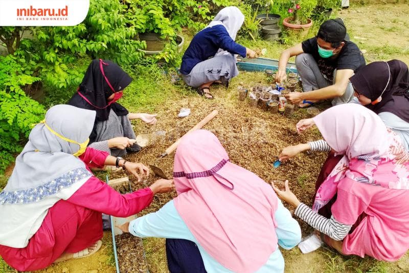 Anggota&nbsp;Gerakan Pemuda Emas D’Mojodadi’s. (Inibaru.id/ Rafida Azzundhani)
