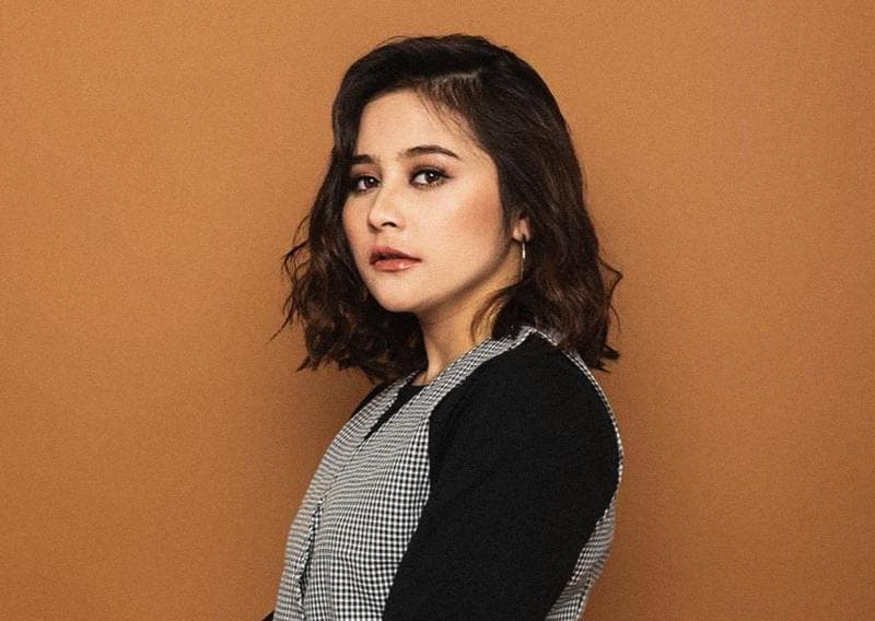 Latuconsina, nama belakang Prilly berasal dari Maluku. Marga di sana sangat dihargai dan nggak boleh dilecehkan. (lifepal)