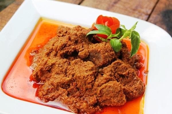 Rendang menjadi suguhan lebaran yang dinanti-nanti. (Pictagram)