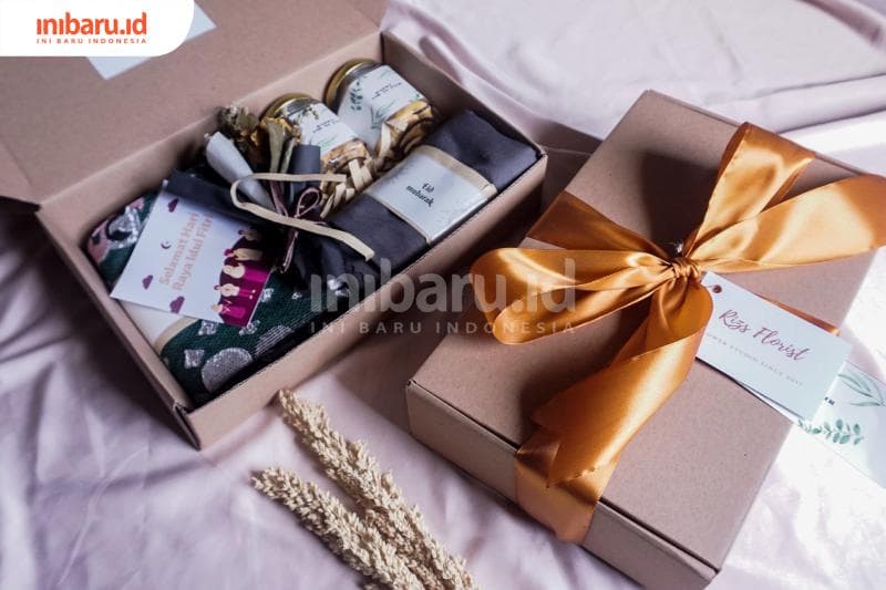 Hamper Rizs Florist dikemas seestetik mungkin. (Inibaru.id/ Audrian F)<br>