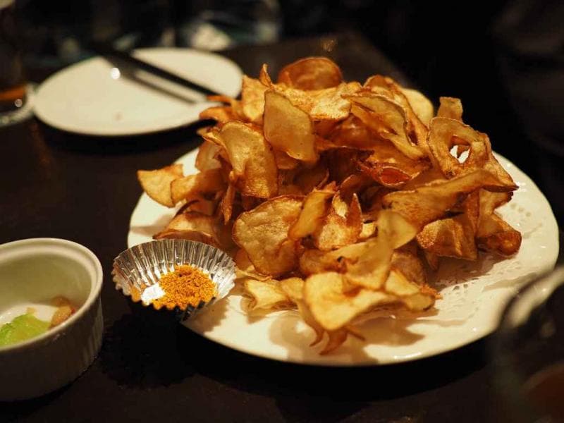 Memilih camilan. (doktersehat)