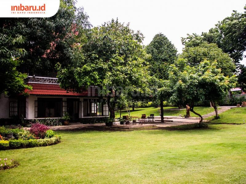 Halaman belakang Rumah Abraham Flatterman, spot favorit garden party. (Inibaru.id/ Audrian F)<br>