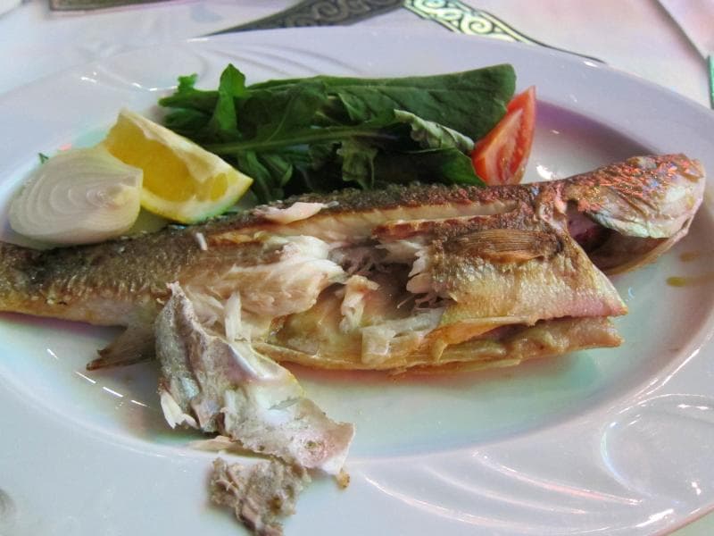 Banyak orang yang khawatir makan kulit ikan karena adanya isu kandungan merkuri. (Flickr/Albert Yi)<br>