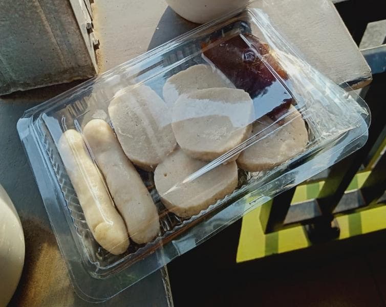 Empek-empek dagangan Syafi'i yang kini mulai diserbu pelanggan berkat promosi daring. (Dokumentasi Syafi'i)<br>