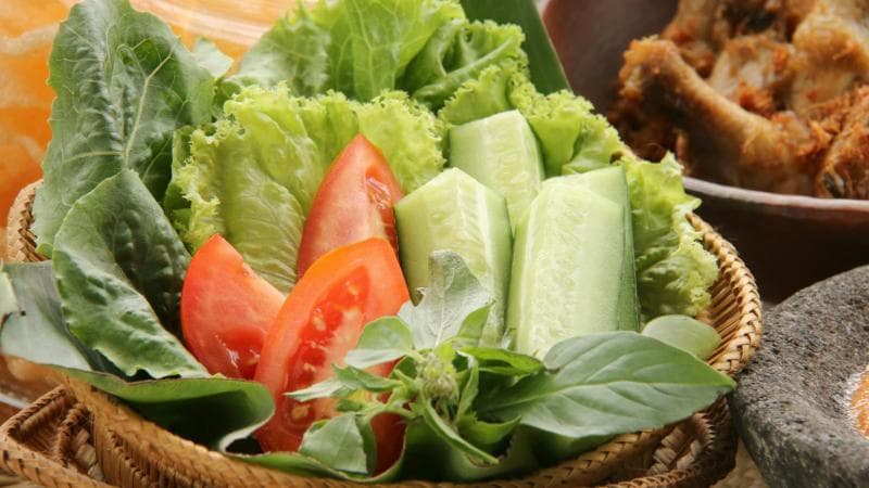 Takut Kolesterol Naik saat Lebaran, Turunkan dengan Lalapan Ini!