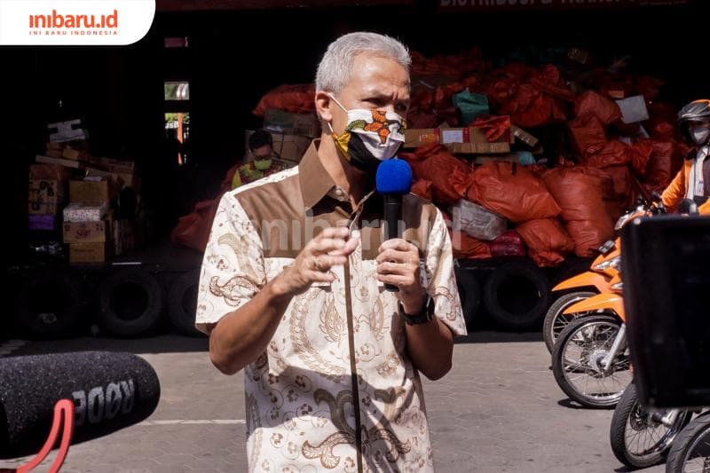 Ganjar akan memulai keadaan normal baru dari perkantoran dinas. (Inibaru.id/ Audrian F)<br>