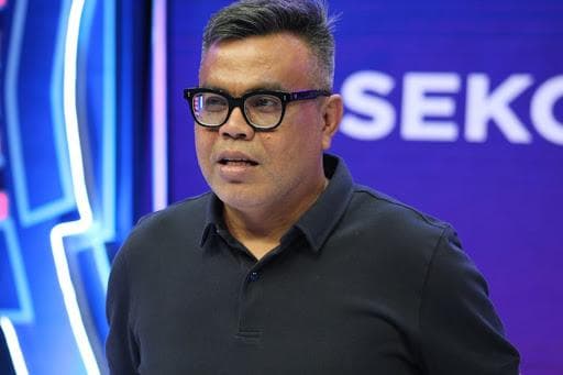 Abdel, presenter rekan Mamah Dedeh juga membantah kabar hoaks tersebut. (Visualindonesia.com)