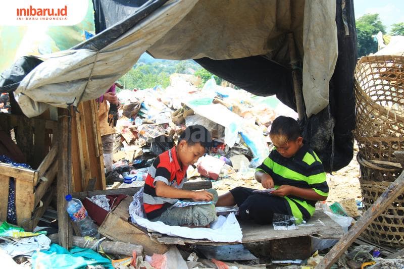 Bermain di tengah sampah. (Inibaru.id/ Zulfa Anisah)