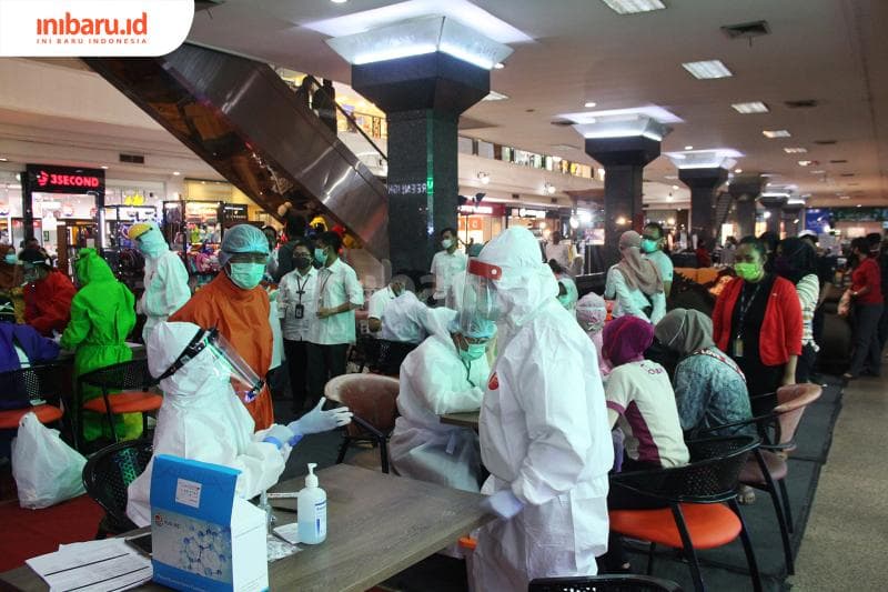 Pemeriksaan di Java Mall. (Inibaru.id/ Triawanda Tirta Aditya)<br>