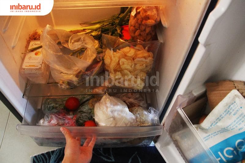 Isi kulkas bisa mempengaruhi keawetan kulkas. (Inibaru.id/Triawanda Tirta Aditya)