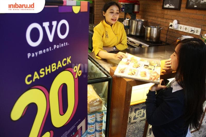 Berbelanja menggunakan e-wallet bisa bikin kalap mata, apalagi jika banyak diskon. (Inibaru.id/ Triawanda Tirta Aditya)