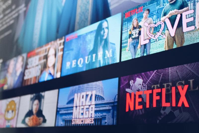 Netflix disebut-sebut mengalahkan pamor televisi lokal. (Flickr/Stock Catalog)