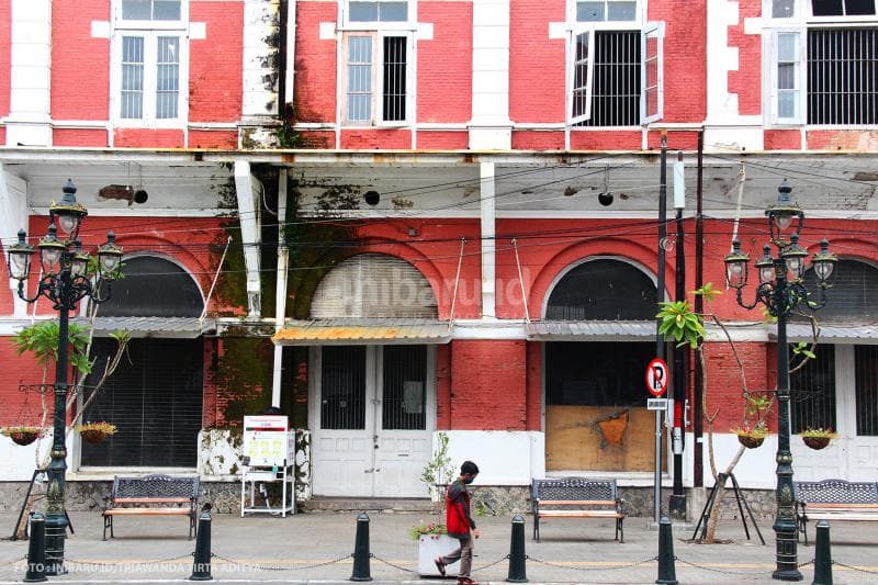 Pada 28 Mei 2020 Kota Lama mulai dikunjungi sejumlah wisatawan. Mereka mengenakan masker ke mana-mana.