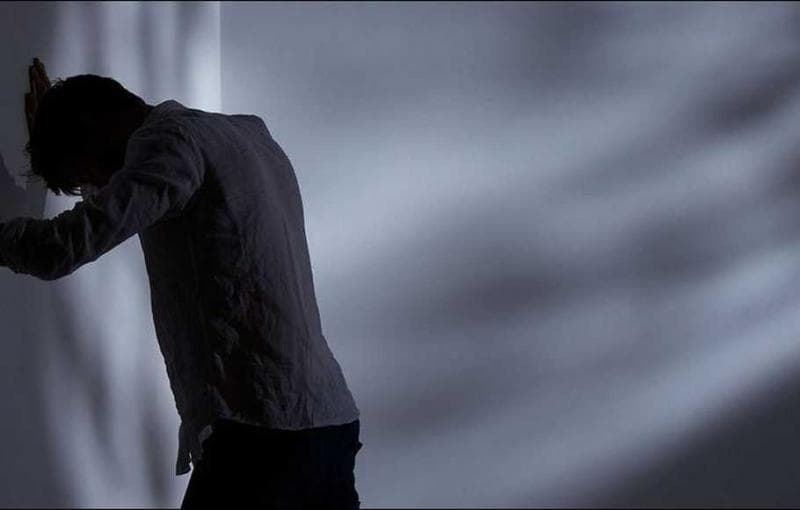 Menyalahkan diri sendiri. (sehatq.com)