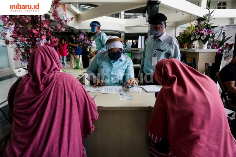 Mendaftar rapid tes. (Inibaru.id/ Audrian F)<br>