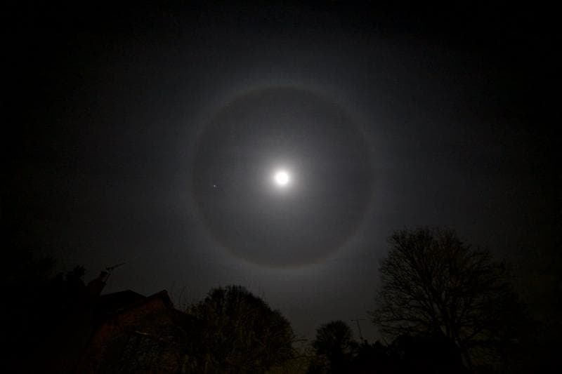 Lapan menyebut fenomena bulan bercincin sebagai sesuatu yang normal. (Flickr/

Paul Williams)