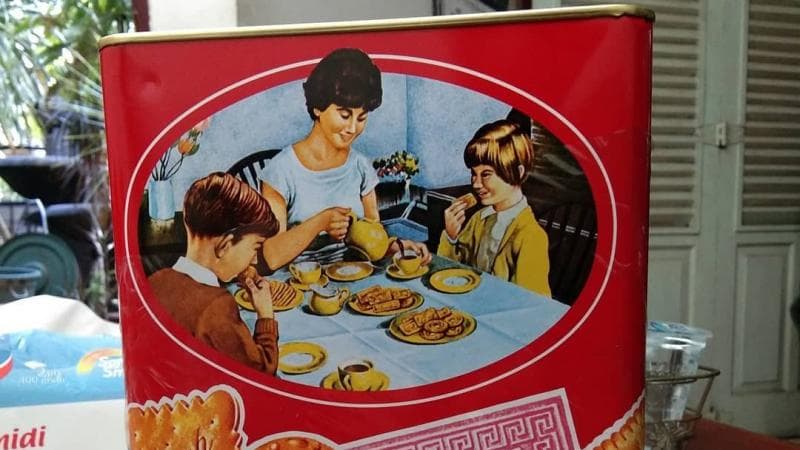 Gambar di kaleng Khong Guan ternyata memiliki filosofi tersendiri. (Instagram/tri_hendrick)