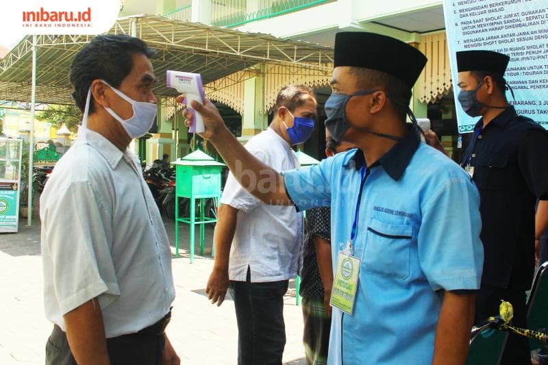 Pos cek suhu tubuh. (Inibaru.id/ Zulfa Anisah)