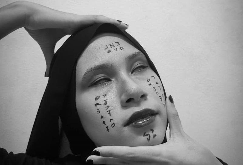 Salah seorang warganet ikut meramaikan Lathi Challenge. (Twitter.com/EmaeizatyX)