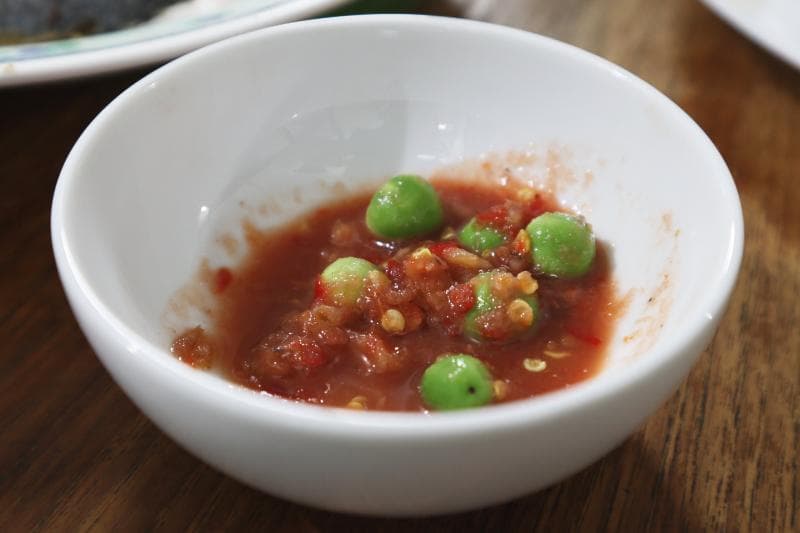 Sambal pedas dianggap melengkapi kenikmatan makanan. (Flickr/

Vee Satayamas)