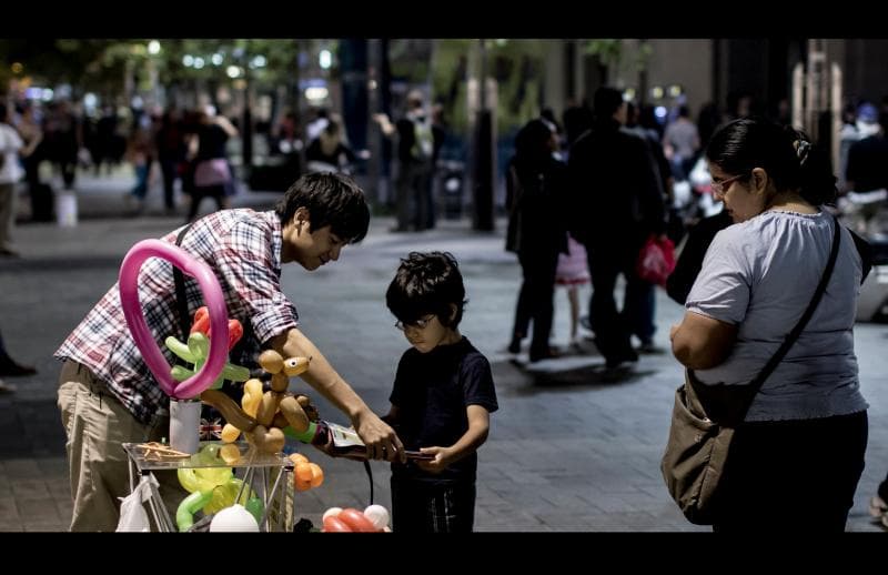 Asalkan mendapatkan asupan yang tepat dan rajin berolahraga, anak bisa lebih tinggi dari orang tuanya. (Flickr/

Daniel Lee)