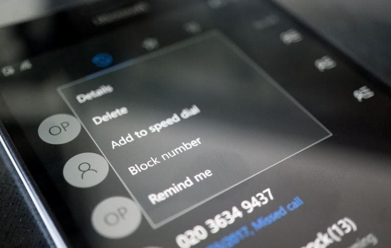 Blokir aja mantanmu kalau masih suka mengganggu. (Shutterstock)