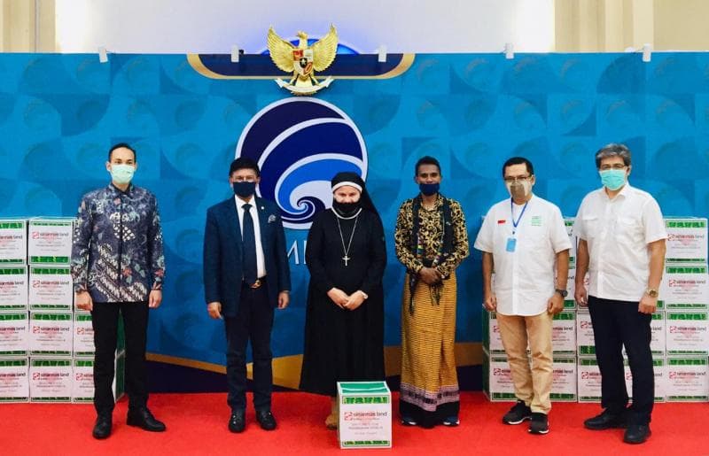 Sinar Mas Land dan Menkoinfo salurkan bantuan ke para mahasiswa 3T dan panti asuhan. (Dok. Sinar Mas Land)<br>