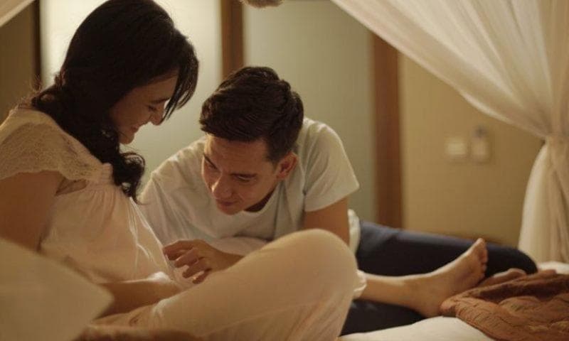 Ditto dan Ayu saat menanti sang buah hati (Falcon Picture)