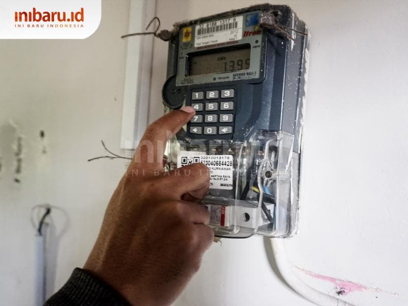 Data di meteran PLN bisa dicocokkan dengan data di situs atau aplikasi PLN Mobile. (Inibaru.id/Audrian F)