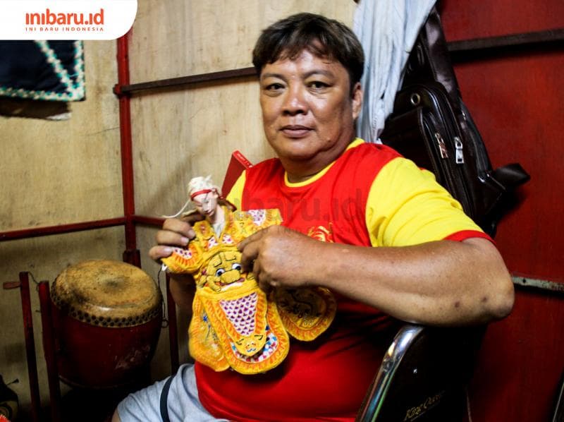 Herdian Chandra Irawan, dalang wayang potehi dari Semarang. (Inibaru.id/ Audrian F)<br>
