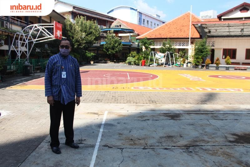 Siswanto Kepal Sekolah SMA 5 nggak ingin anak-anaknya kesulitasn. (Inibaru.id/ Audrian F)<br>