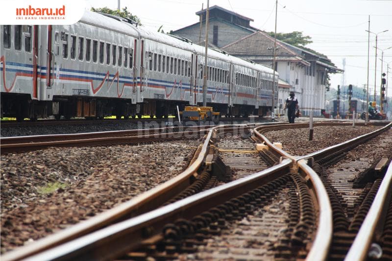 Secara bertahap, kereta api reguler bakal kembali beroperasi per 12 Juni 2020. (Inibaru.id/ Triawanda Trita Aditya)