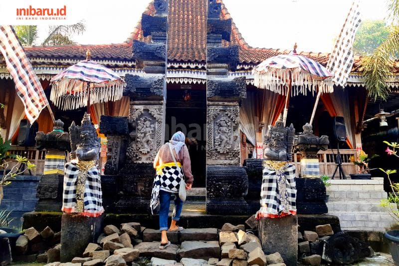 Candi Joglo Semar adalah spot favorit pengunjung untuk berfoto. (Inibaru.id/ Julia Dewi Krismayani)<br>