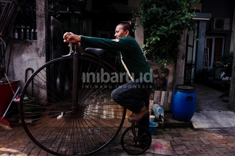 Nggak Bisa Sembarangan, Ada Cara Khusus buat Naik  Penny-Farthing