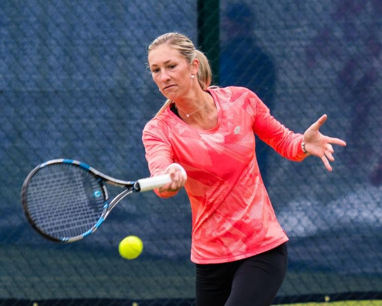 Penempatan logo kaus di kiri juga kerap diterapkan oleh produsen pakaian olahraga. (Flickr/

Peter Menzel)