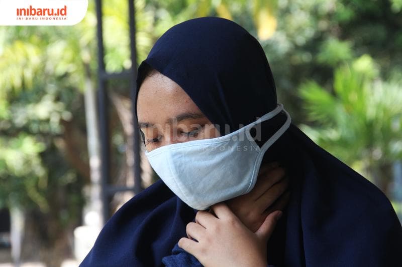 Ilustrasi memakai masker kain. (Inibaru.id/Triawanda Tirta Aditya)