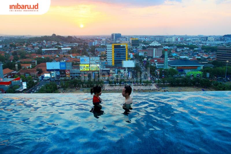 Menginap di hotel dan menikmati fasilitasnya diperkirakan menjadi tren wisata baru di fase new normal. (Inibaru.id/Triawanda Tirta Aditya)