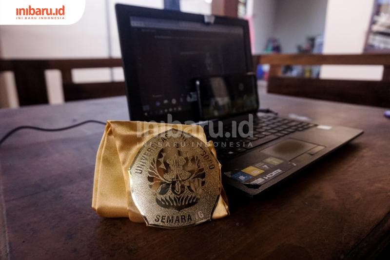 Meski lebih praktis, banyak yang merasa kurang "sreg" dengan wisuda daring. (Inibaru.id/ Audrian F)<br>