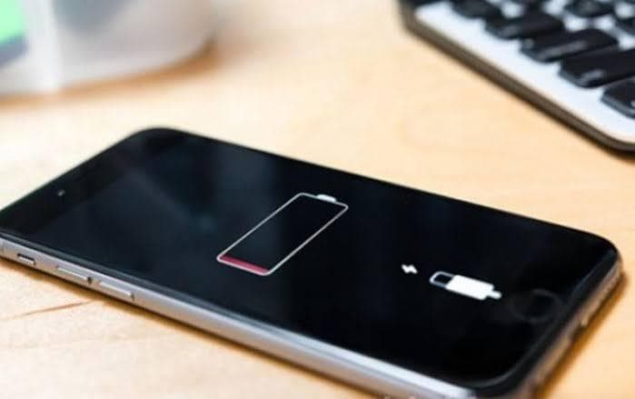 Mengisi daya saat sudah kehabisan. (Radar Pekalongan)&nbsp;