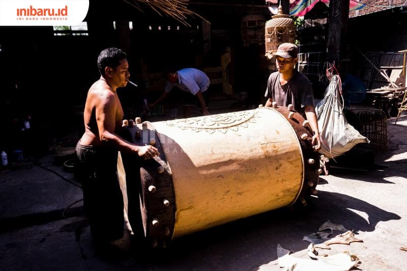 Membuat beduk butuh perhitungan khusus. (Inibaru.id/ Audrian F)<br>