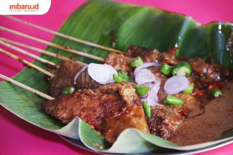 Bumbu kacangnya nggak pelit! (Inibaru.id/ Zulfa Anisah)