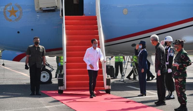 Saat tiba di Bandara Ahmad Yani. (Sekretaris Negara)<br>